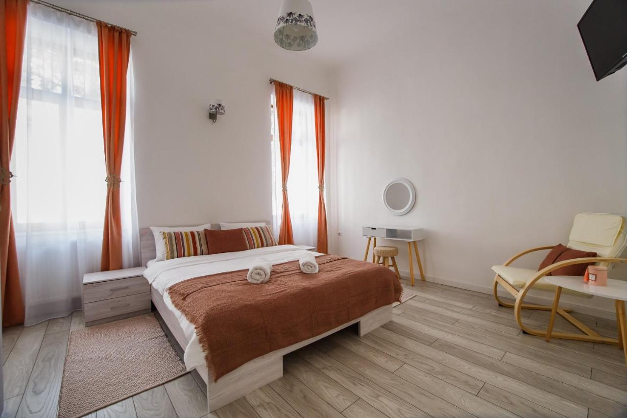 Stunning, Newly Renovated Central Apartment Oradea Exterior photo